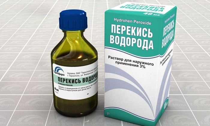 Перекись водорода при геморрое принимается внутрь или используется в виде примочек, компрессов или клизм от геморроя