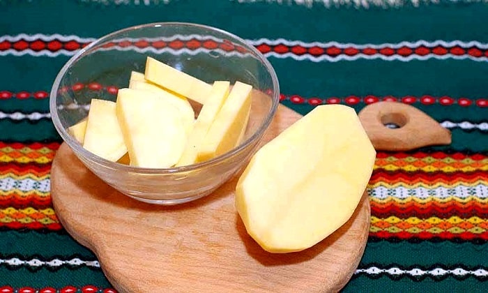 Крахмальные вещества, содержащие в картофеле, снимают боль и предотвращают слизистую от «внедрения» патогенных микроорганизмов