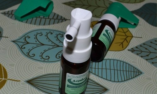 Деринат в форме спрея для лечения геморроя и других болезней представляет собой лекарственный раствор на основе дезоксирибонуклеината натрия, который оказывает иммуномодулирующее и регенерирующее действие на кожу, слизистую и органы