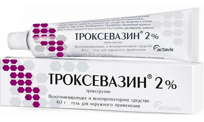 Троксевазин восстанавливает венозный тонус, укрепляет сосудистые стенки и уменьшает размеры узелков